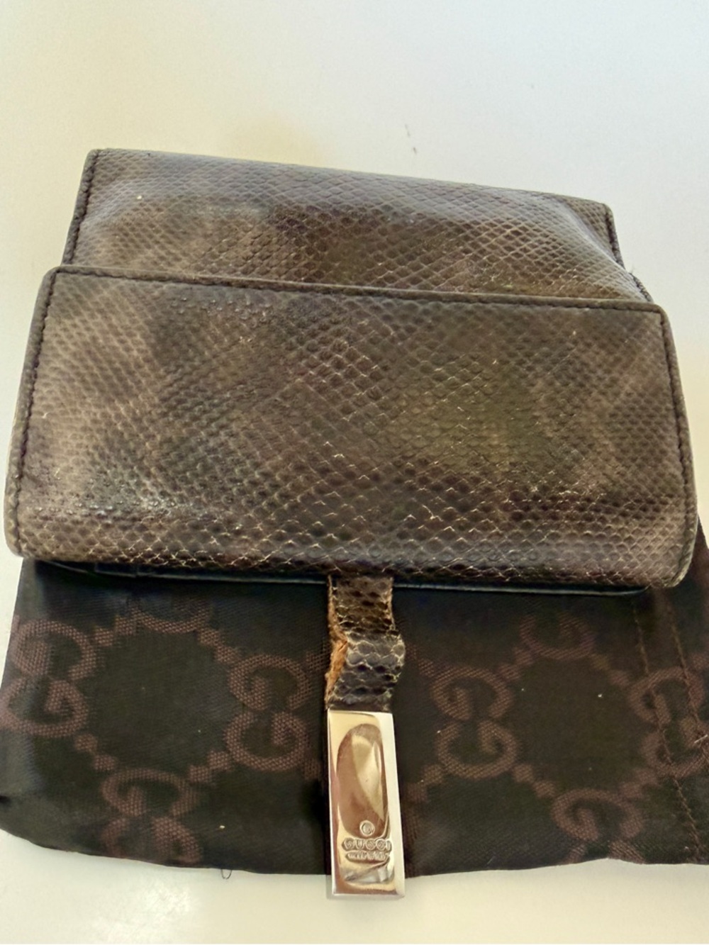 Gucci Python Embossed Textured Leather Compact Wallet with Metal Clasp - Picture 8 of 9